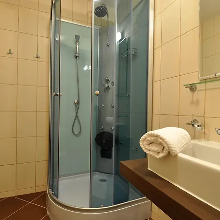 Fontana מלון 3*